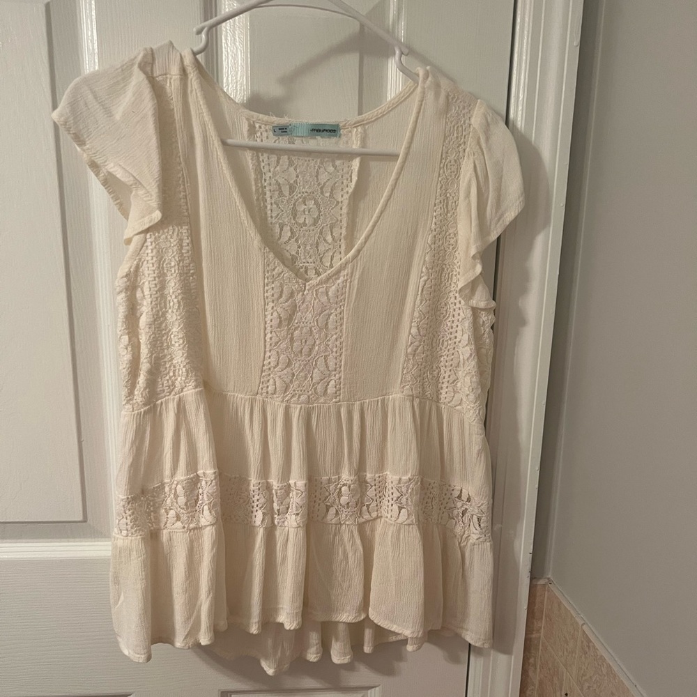 Brand:Maurice’s size:L color:white and it new never used and it good condition